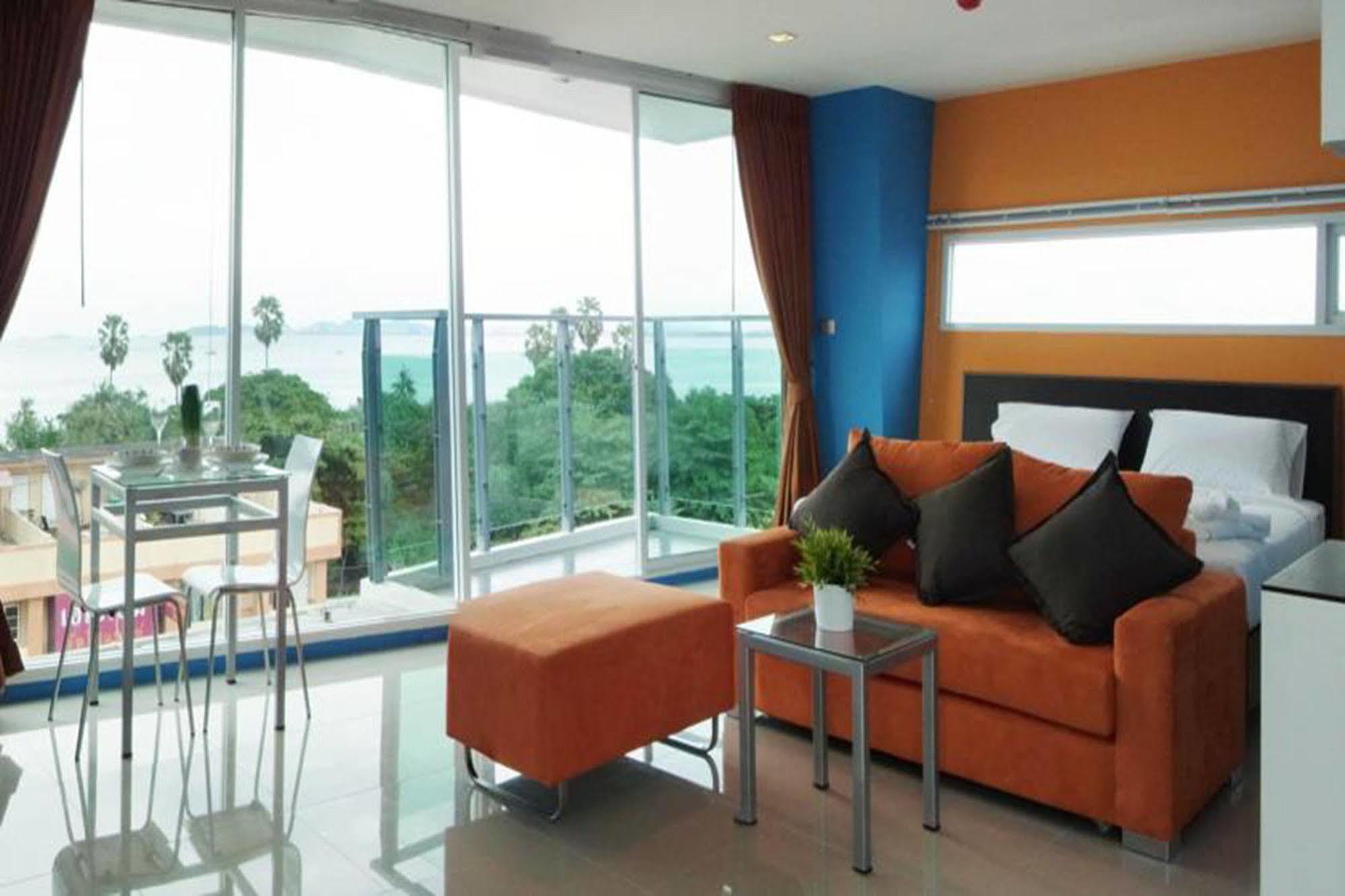 Hotel La Casa à Pattaya Extérieur photo